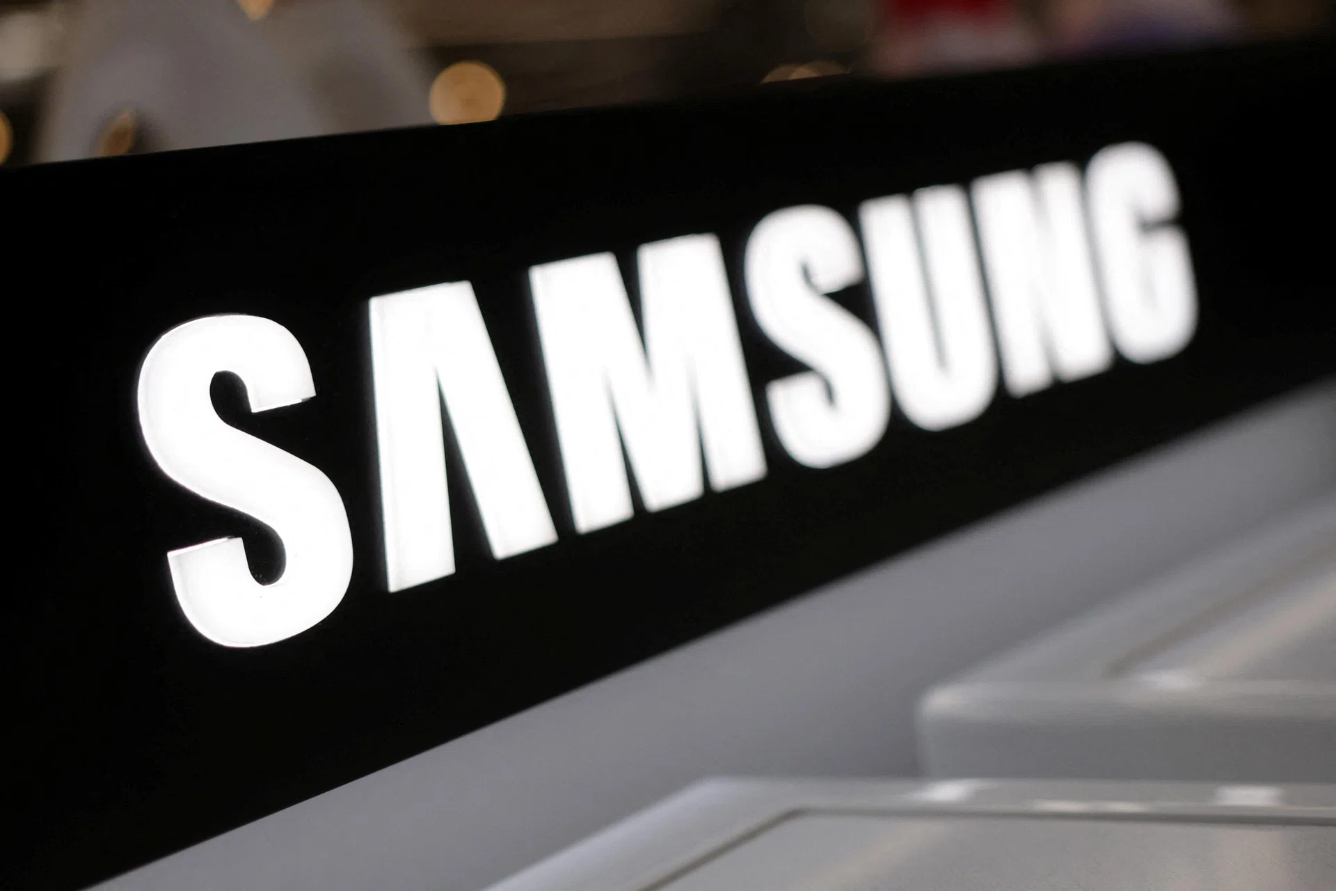 Samsung sees strong AI demand after profit triples to record high - The ...