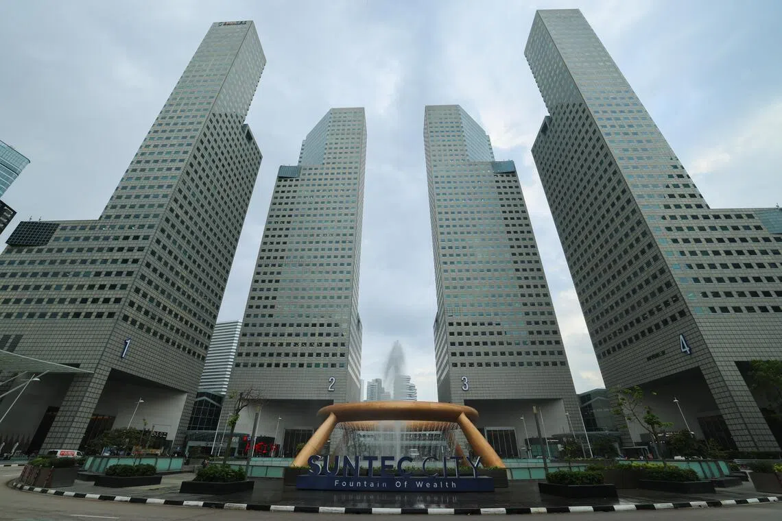 Suntec Reit and Acrophyte Hospitality Trust were the only S‑Reits that recorded positive price performance in March.. 