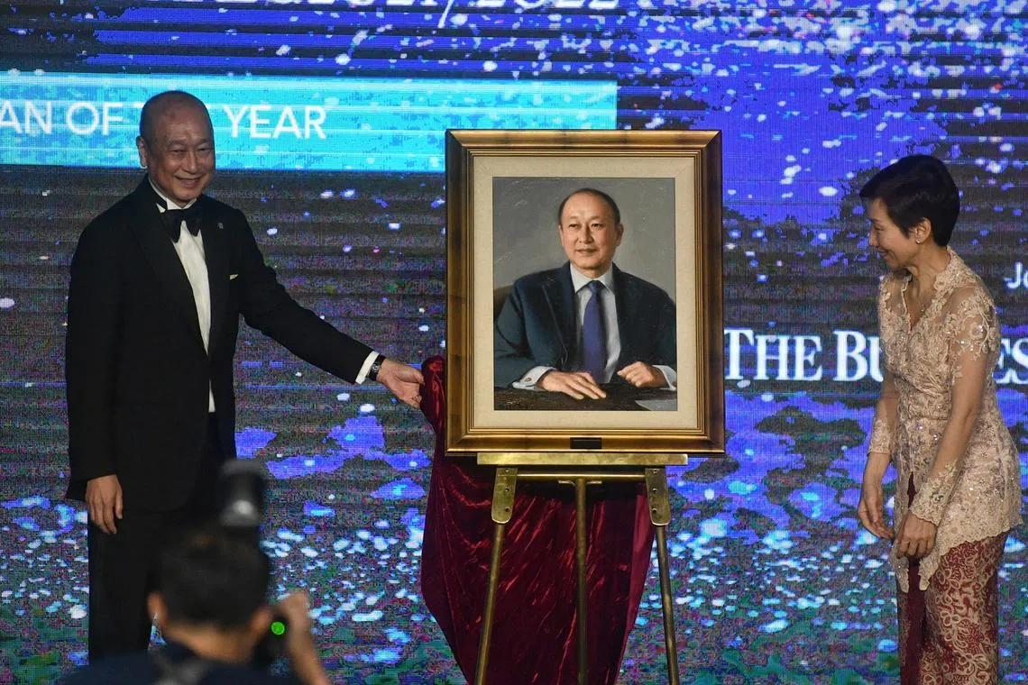 Minister for Sustainability and the Environment Grace Fu and the Businessman of The Year Wee Ee Cheong., who impressed the judges with his vision and exceptional leadership in growing UOB into a leading regional bank with a diversified franchise across 500 offices.

 
