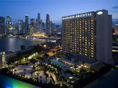 Marina Square complex comprises Marina Square shopping mall and three hotels: Pan Pacific Singapore, Parkroyal Collection Marina Bay and Mandarin Oriental, Singapore.  