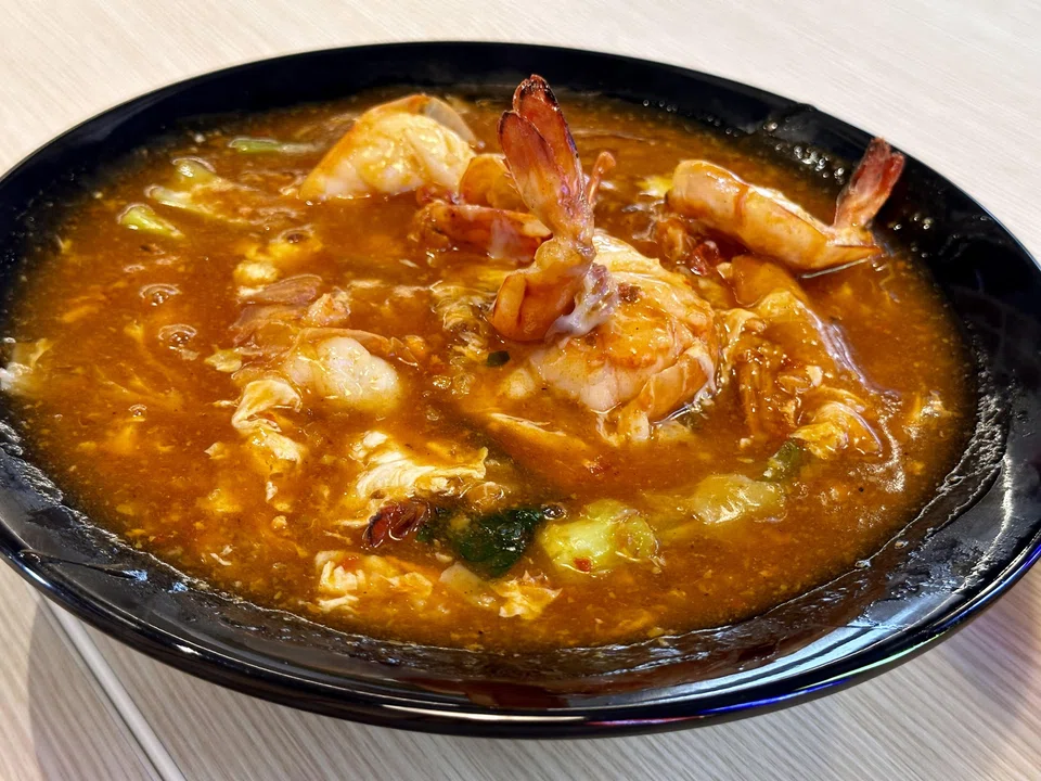 Big prawn hor fun is rich in gravy and wok hei.