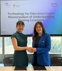 NIE's director, Professor Liu Woon Chia (left), and AWS' worldwide public sector and Singapore country manager, Elsie Tan at the signing of the memorandum of understanding.