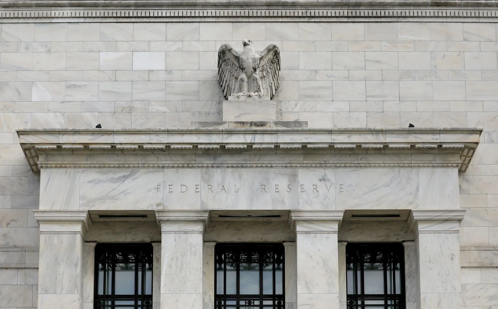 Meeting minutes show divide within Federal Reserve over inflation threat