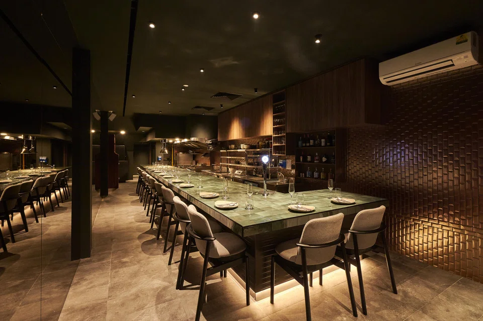 The setup is deliberately casual counter-style so you can  just relax and be yourself – even if you can’t hear yourself.