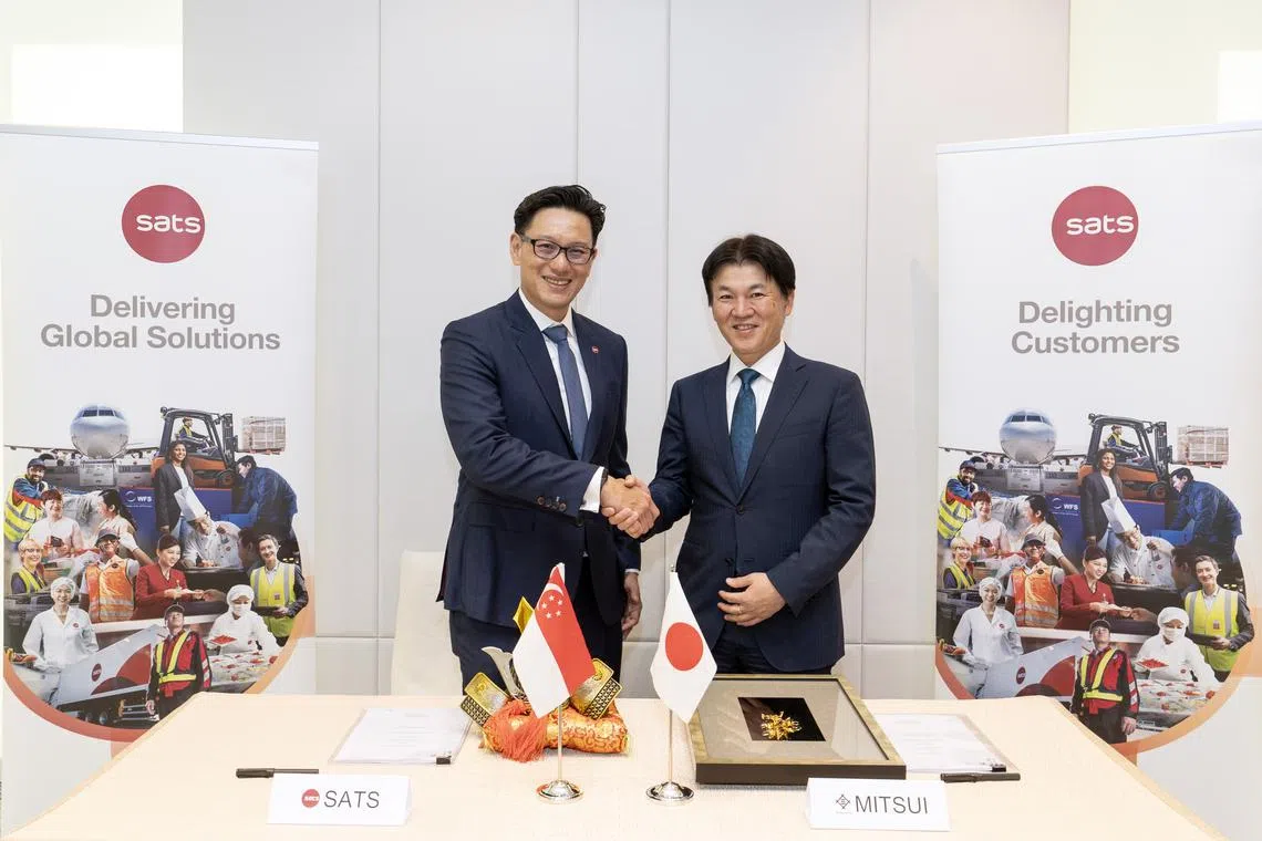 Kerry Mok, Sats president and chief executive (left), and Naoharu Asaumi, Mitsui chief operating officer of retail business. Sats' partnership with Mitsui will help to grow its food solutions business. 