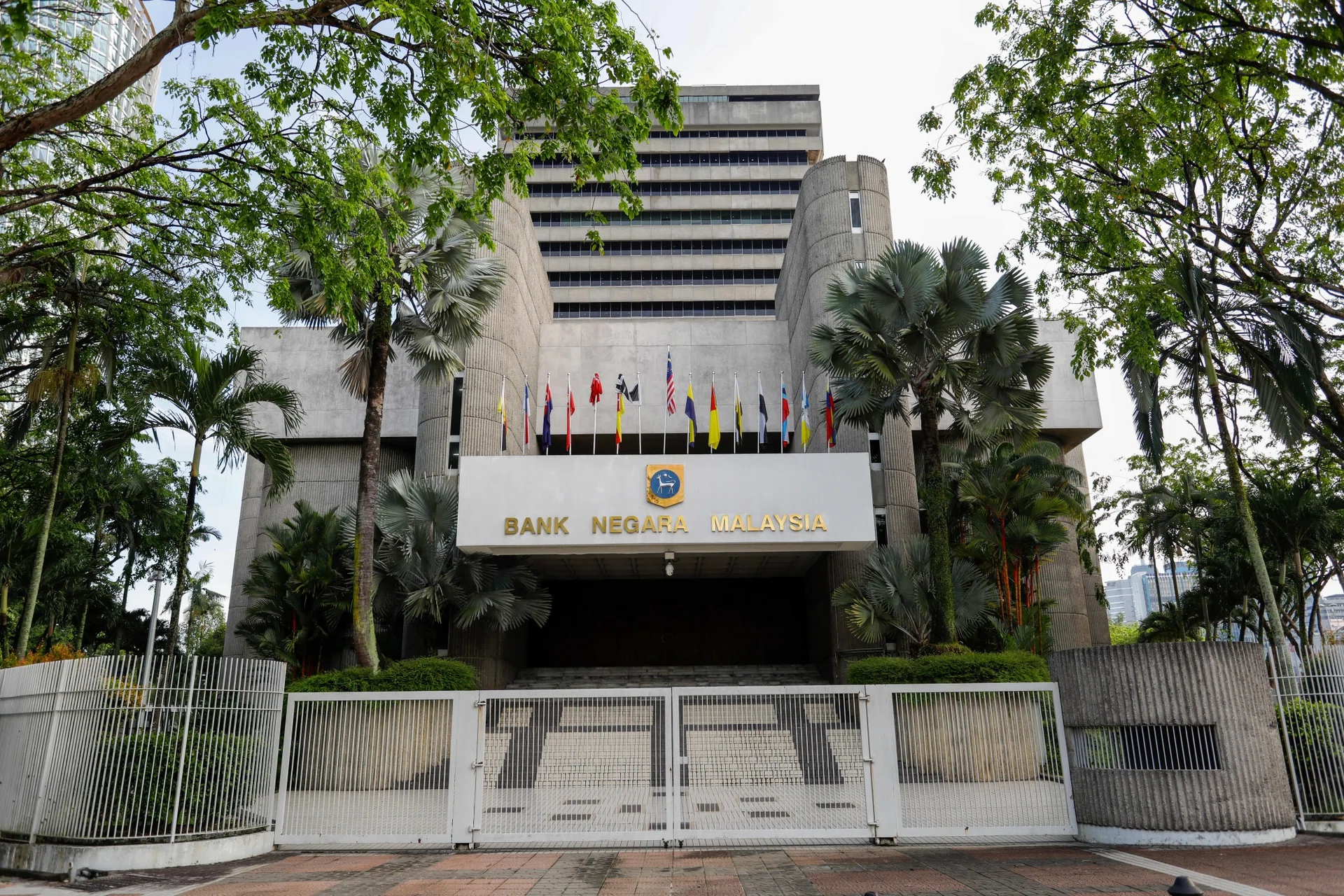 Malaysia holds key rate as economy proves resilient to tariffs 