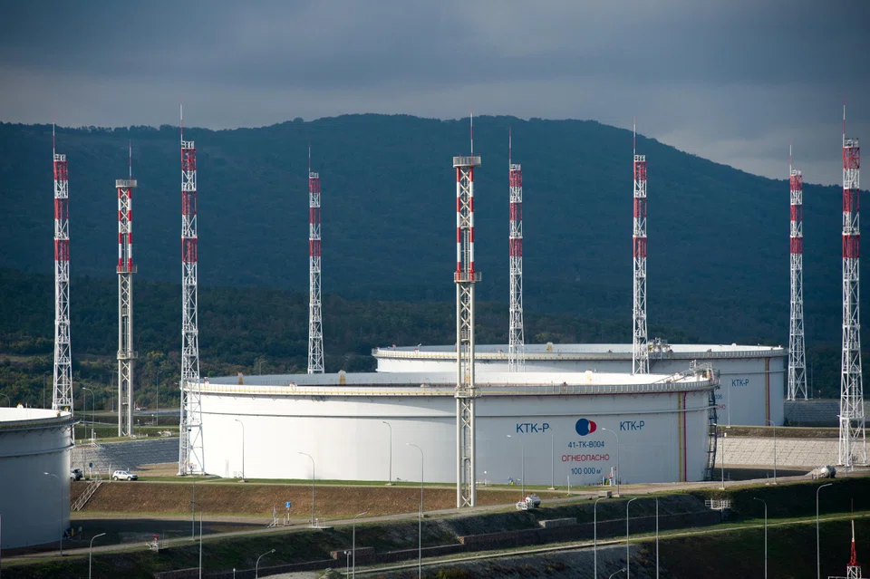 A proposal to impose sanctions on any company or individual in any country involved in a Russian oil and gas sale, with Russia paying a per shipment fee to the US Treasury to avoid these so-called secondary sanctions, would ideally pressure Kremlin into serious negotiations to end the war against Ukraine.