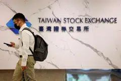 In December, foreigners divested a net US$1.9 billion in Taiwan stocks, for a third straight monthly net sale.
