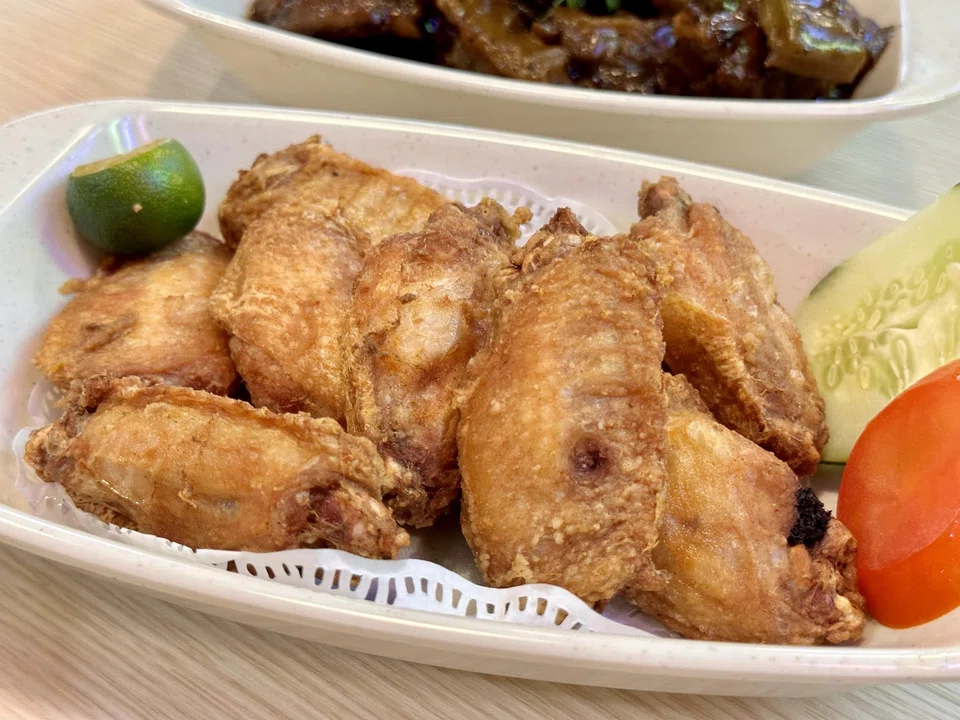 Crunchy and juicy prawn paste chicken wings.