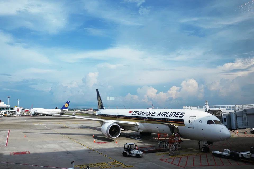Singapore Airlines is expected to continue to experience “a downdrift in earnings”, said CGS International analyst Raymond Yap in a report on Monday. 