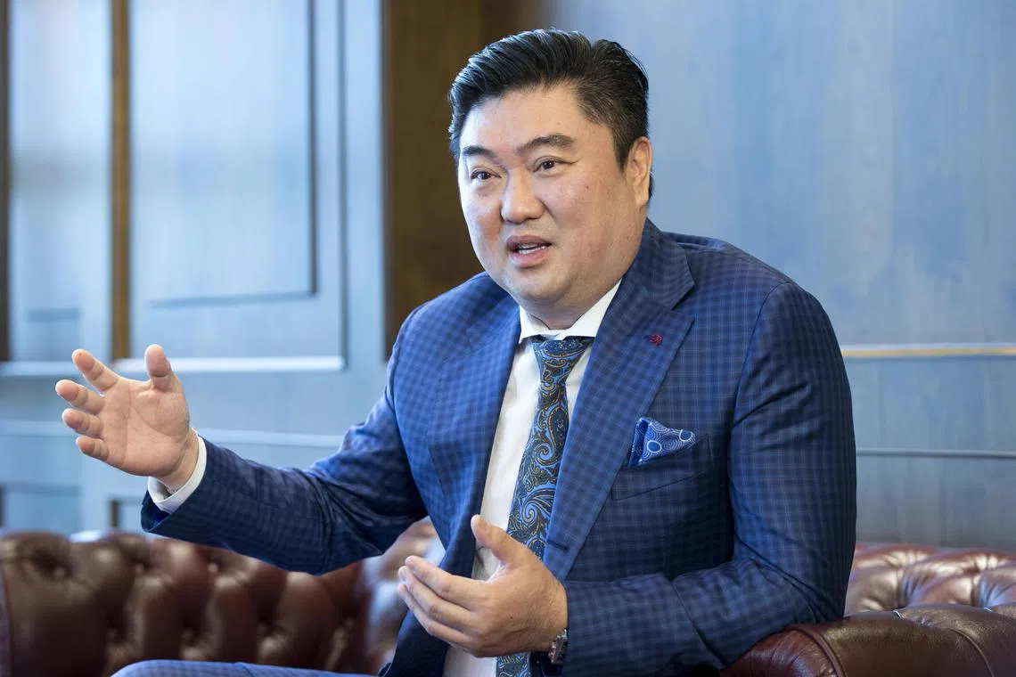Oxley chief executive officer Ching Chiat Kwong purchased Italian properties Palazzo Dona and Palazzo Papadopoli as personal investments. 
