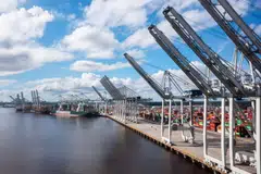 The US current account deficit, which measures the flow of goods, services and investments into and out of the country, contracted by US$2.4 billion, or 1.1 per cent, to US$212.1 billion last quarter.