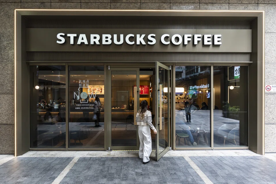 Starbucks has tweaked its menu to lure back Chinese customers, including by introducing more sugar-free options and slashing prices on several tea-based beverages.
