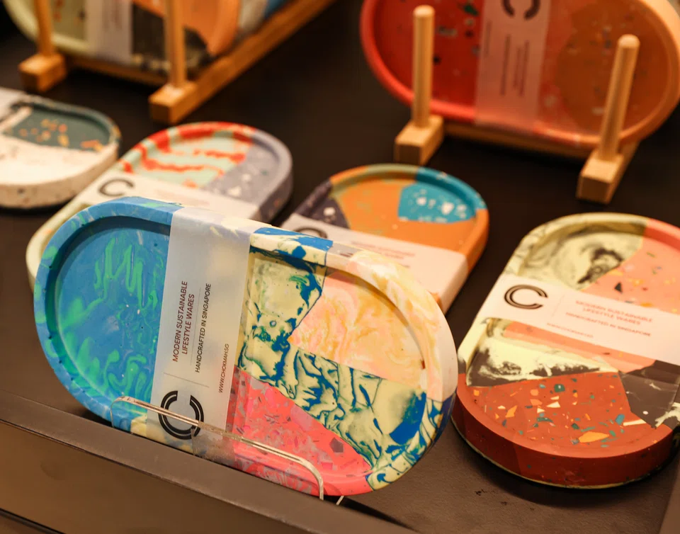 A jesmonite jewellery tray from Chokmah's collection of homeware.