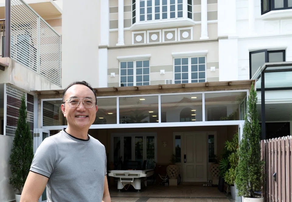 “Paya Lebar Airbase is nearby. When it is moved out in the 2030s, I believe the plot ratio in the surrounding areas including Jalan Rindu may be adjusted upwards accordingly,” says Simon Ang.