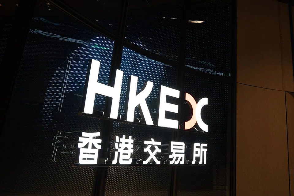 The Hang Seng Index inched up 5.17 points to 17,860.31.