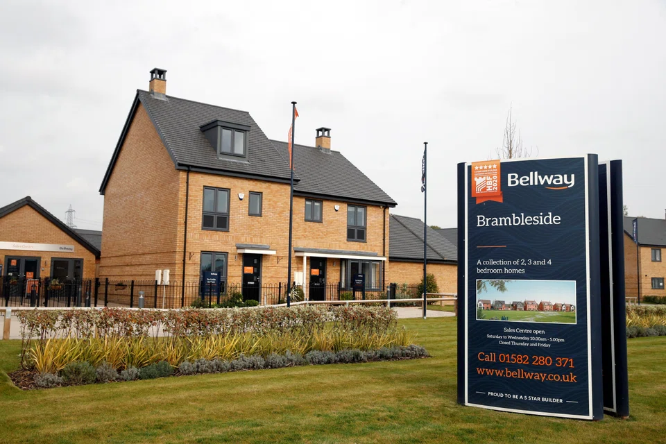 Bellway says its weekly reservation rate   dropped by 28 per cent in the year through July compared with the previous year, a sign of declining demand for its homes.