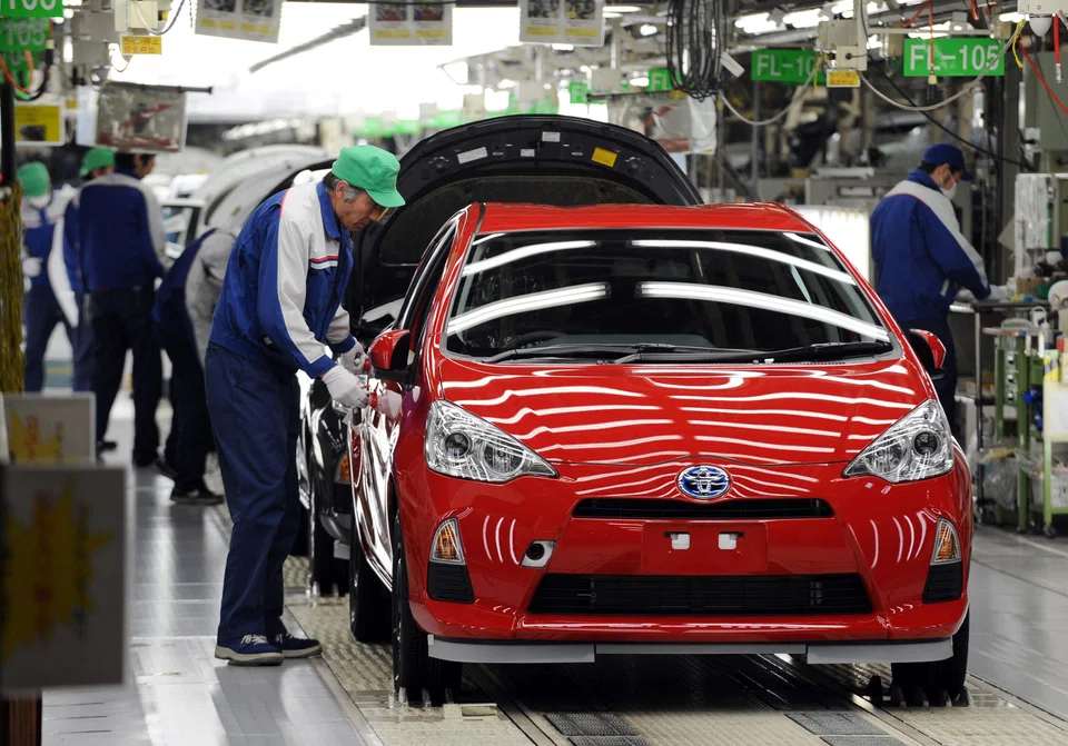 An index of sentiment among the country’s biggest manufacturers edged lower to 12 in March, the Bank of Japan’s quarterly Tankan report showed.