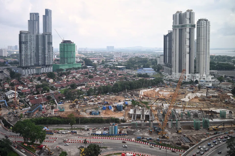 The demand for properties in Johor Bahru is on the rise as investor confidence rebounds, thanks to the positive news of RTS Link construction progress and the establishment of the Johor-Singapore Special Economic Zone.
