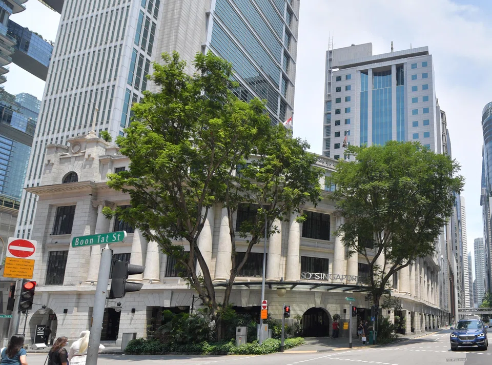 The former SO/ Singapore hotel, now known as Hotel Telegraph, and Robinson Point in the background (right).