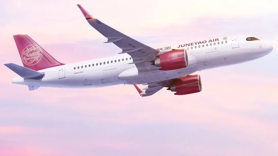 Juneyao Air's flights between the two cities are HO1561 from Wuxi to Singapore and HO1562 from Singapore to Wuxi. 