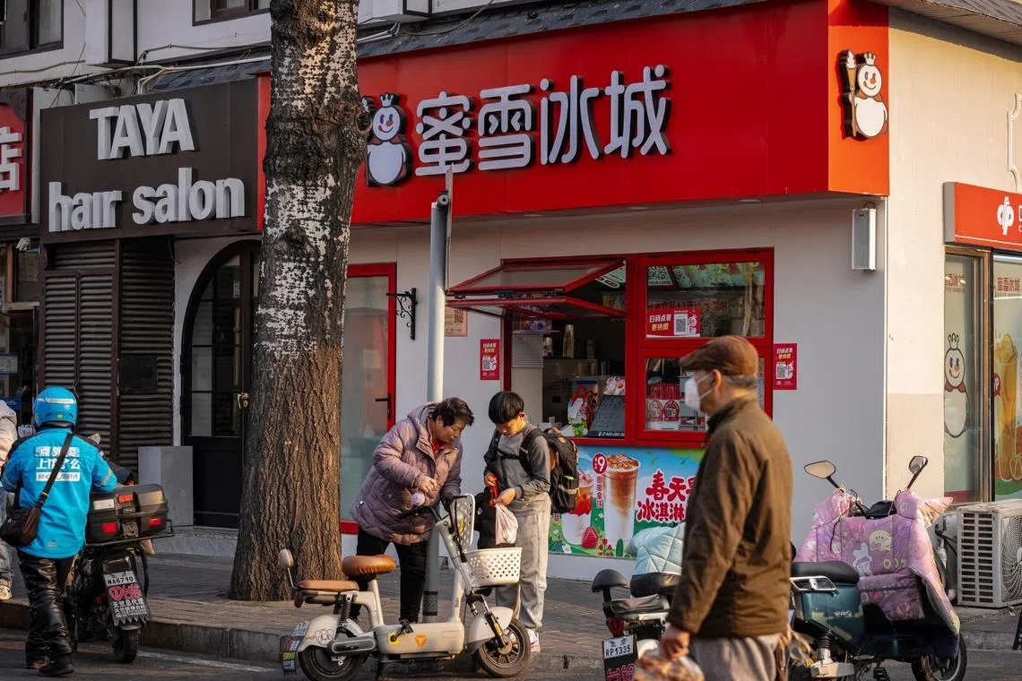 The sector’s price war has shown signs of cooling down in recent months, as major restaurant and beverage chains raise prices on food delivery platforms. 