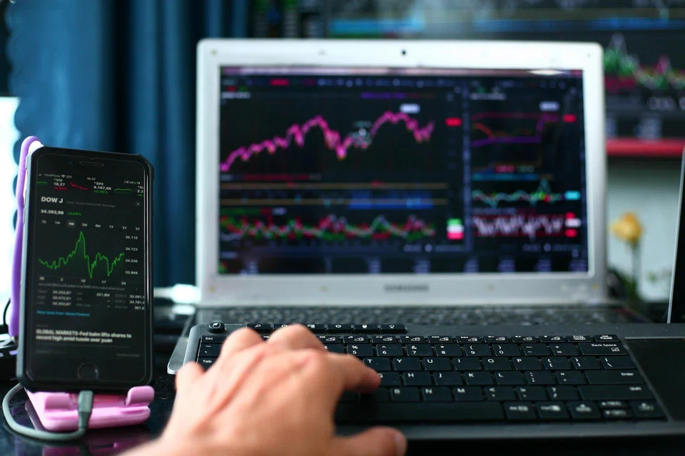 Portfolio managers must priortise the interests of their clients and employers over their personal financial interests. 