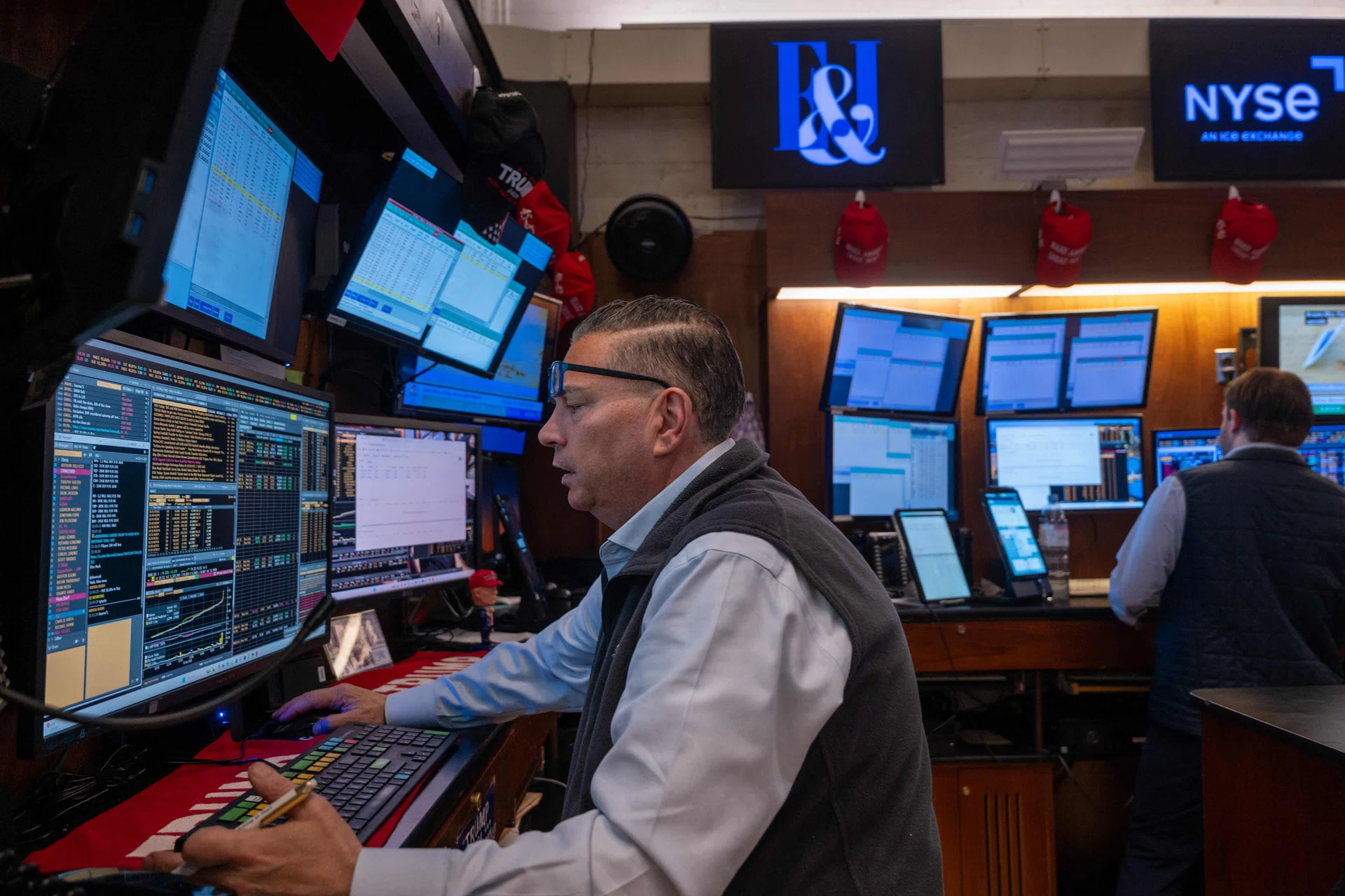 US: Wall Street ends up, but Trump tariff speech sends futures lower ...