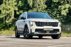 The Sorento takes what is now the more common approach, packing seven seats into a medium sport utility vehicle’s body.