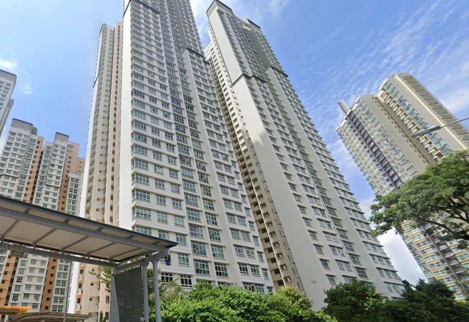 Located on a storey above the 35th floor at block 9B Boon Tiong Road, the 112-square-metre resale flat has a 99-year lease commencing from January 2016.