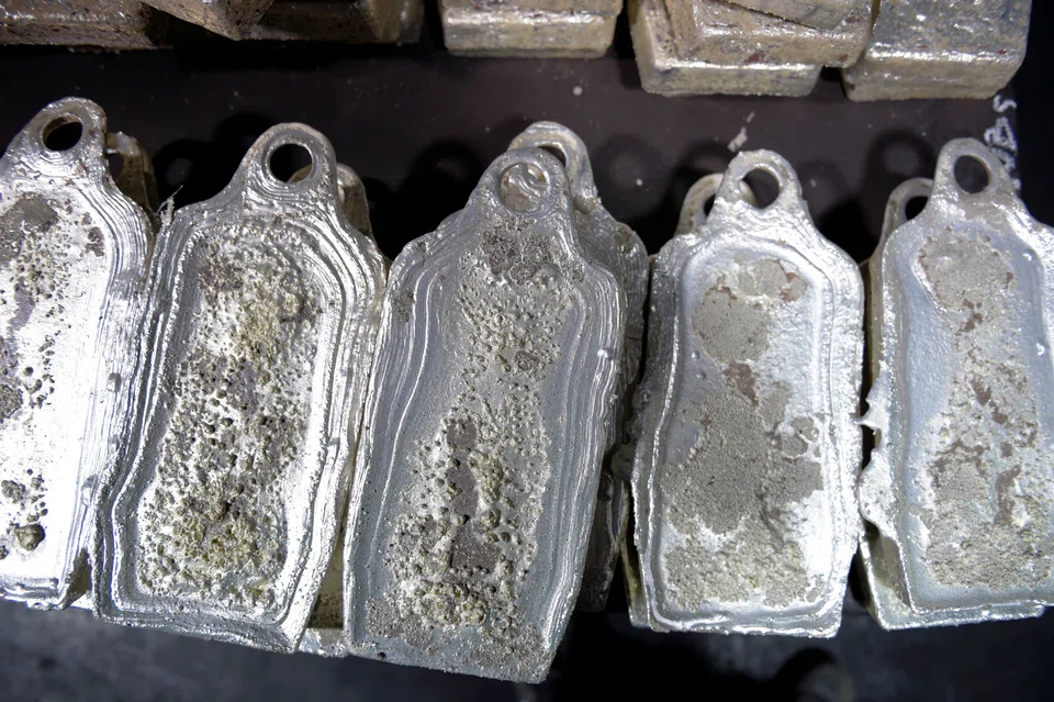 Silver often moves in tandem with gold, sharing its strong negative correlation with the US dollar and Fed interest rates. 