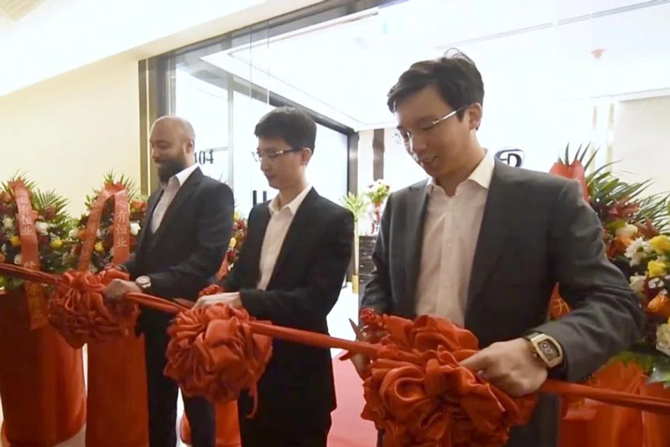 Su Jianfeng (centre) at a ceremony alongside Fidu Properties owner Su Sihai (right) and COO Nazish Khan celebrating the opening of Fidu's office in 2019. 