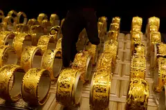 Through August, Chinese dealers sold gold at anywhere between a premium of US$4 to US$16 an ounce to global benchmark spot prices.