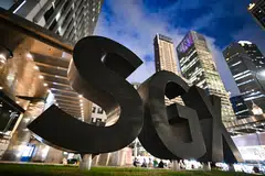 Across the Singapore Exchange, decliners beat advancers 251 to 230, as 1.3 billion shares worth S$1.3 billion change hands. 