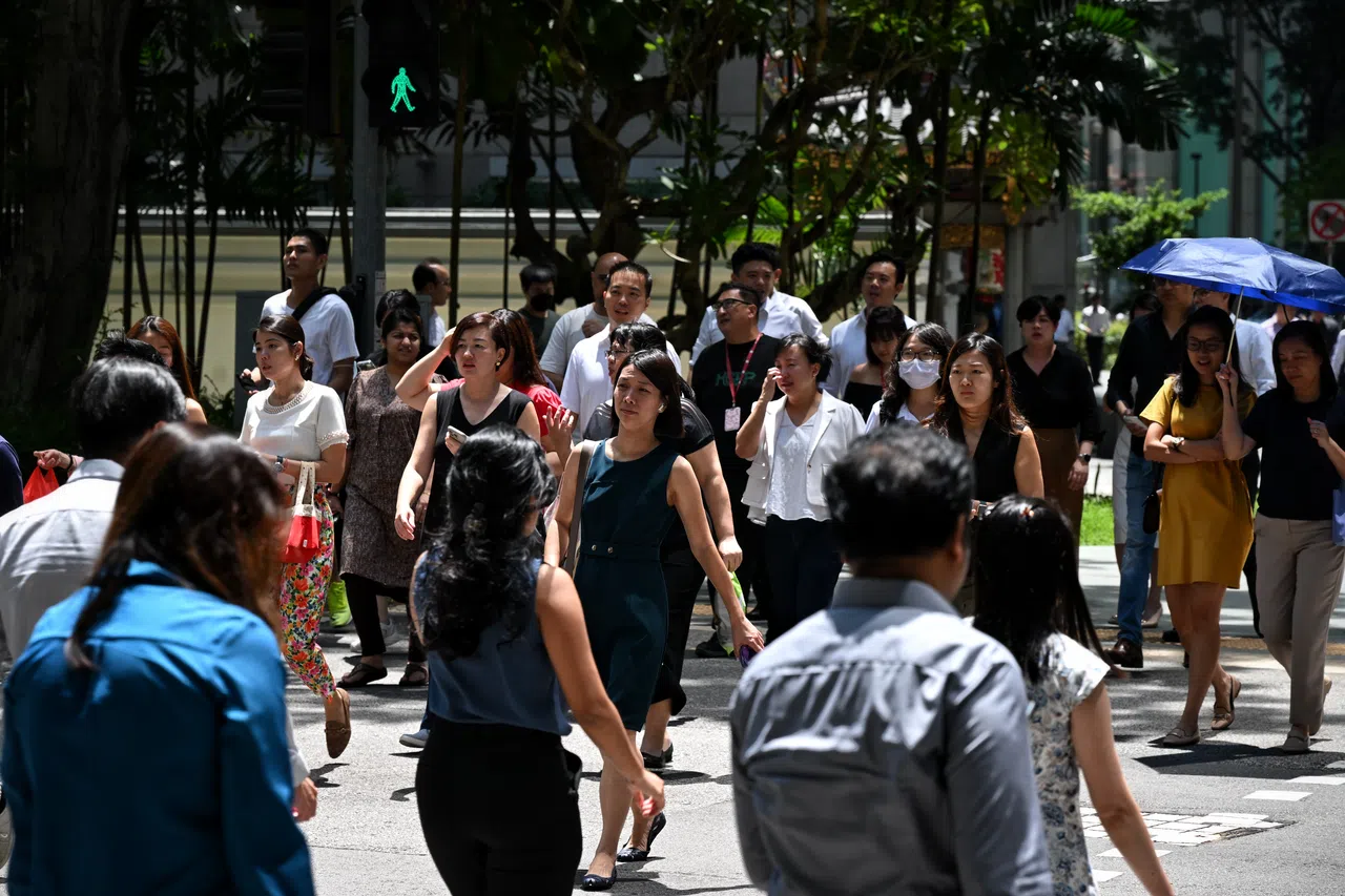 ST20240509_202463103743 Kua Chee Siong/ pixgeneric/ Generic pix of office workers, crossing a traffic junction along Church Street in the central business district (CBD), during lunch hour, under the hot noonday sun on May 9, 2024.