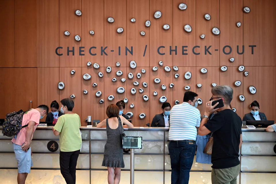 At hotels people smile, they address you by name, and they pour your favourite drinks. All this makes guests feel special.