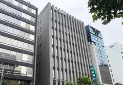 Yamaguchi Financial  plans to hire 85 mid-career workers in areas including markets this fiscal year, in addition to 152 new graduates it employed in April-the traditional way big Japanese companies hire staff.