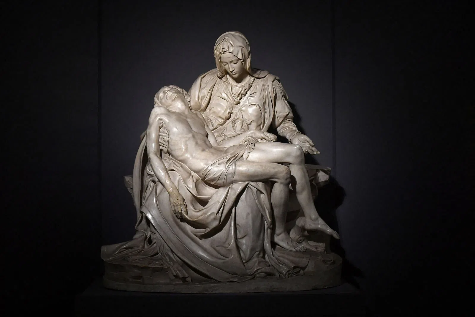 pieta ⅣC Excellent　(特選) Michelangelo's three 'pietas' united in historic first Gildas