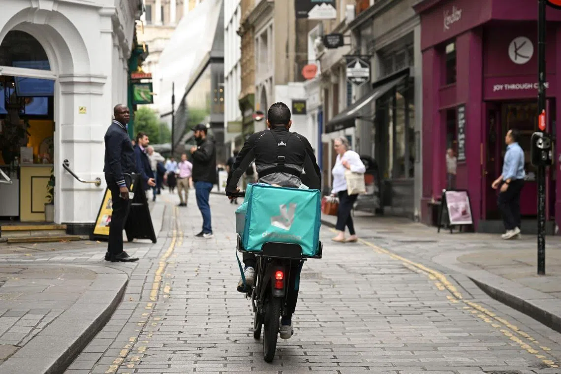 Deliveroo tells riders that “the fee for each order is unique” and is based on estimates of time, distance, the rider’s location, time of day, day of the week, the busyness of the restaurant and a number of other factors.