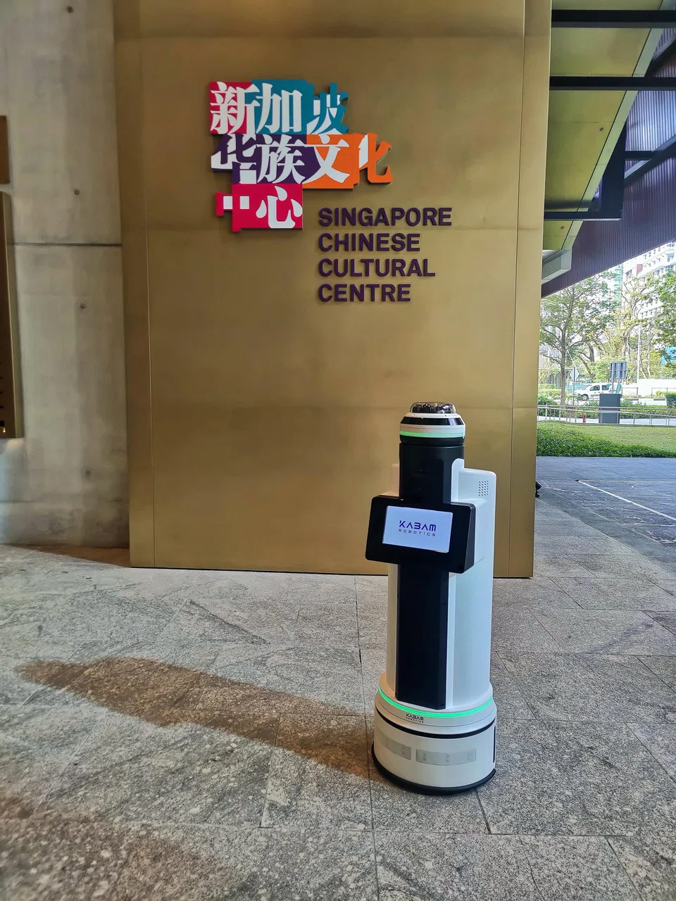 Kabam’s indoor robot, Co-Lab, can patrol and inspect facilities such as malls, and provide real-time system alerts to operators.