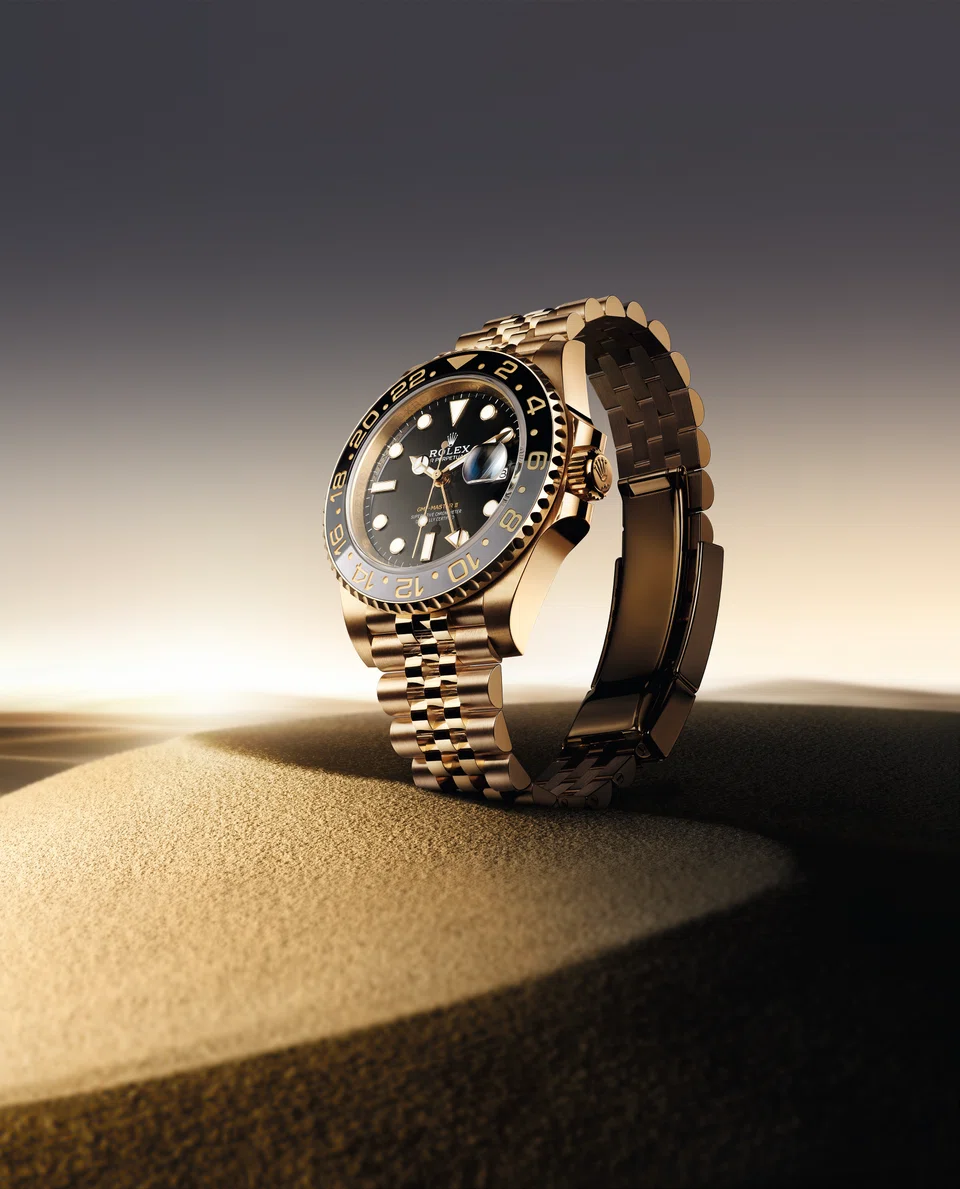 The Oyster Perpetual GMT-Master II in 18 ct yellow gold with a black dial and a Jubilee bracelet. 