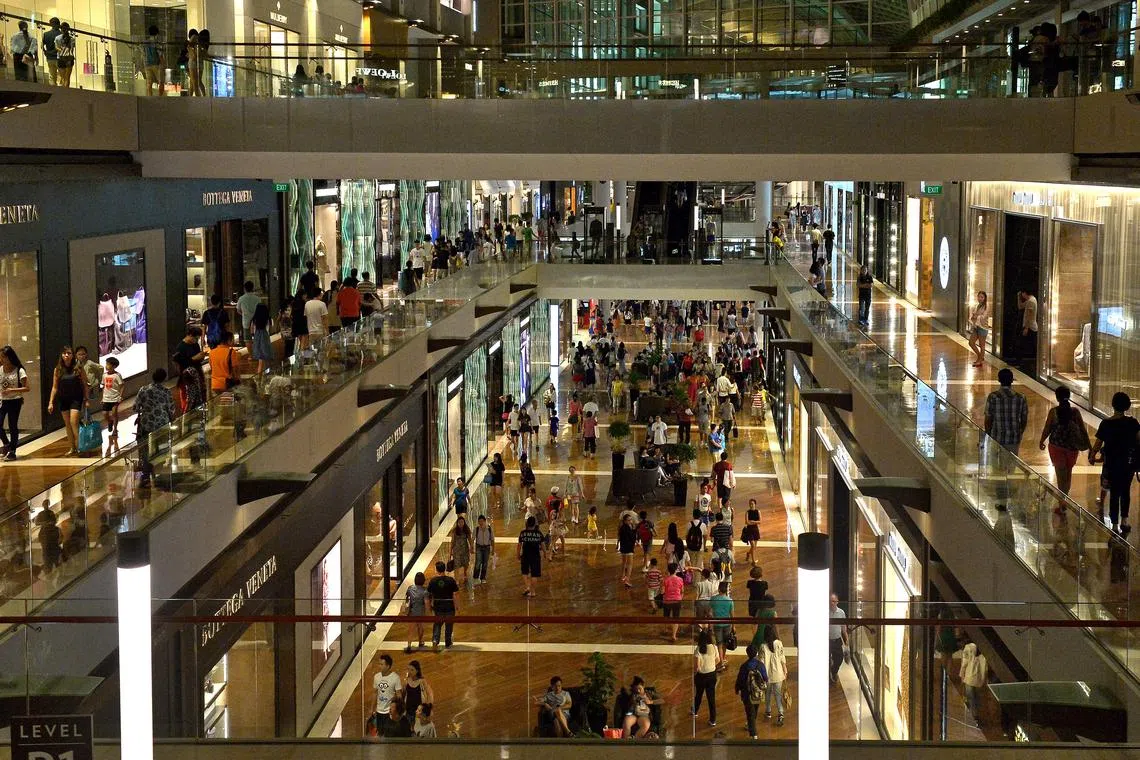 Physical stores remain popular and outperform e-commerce overall, with 27% preferring to shop in-store.