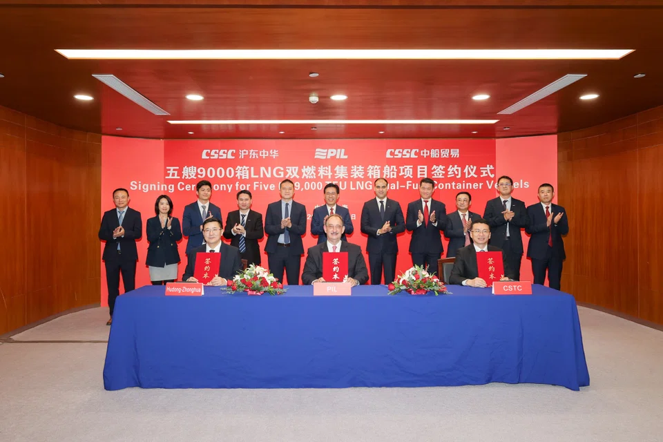Seated, from left: Weng Hongbing, president of Hudong-Zhonghua; Lars Kastrup, CEO of PIL; and Wu Aijun, vice-president of China Shipbuilding Trading Co at the signing ceremony of PIL's latest vessel order.