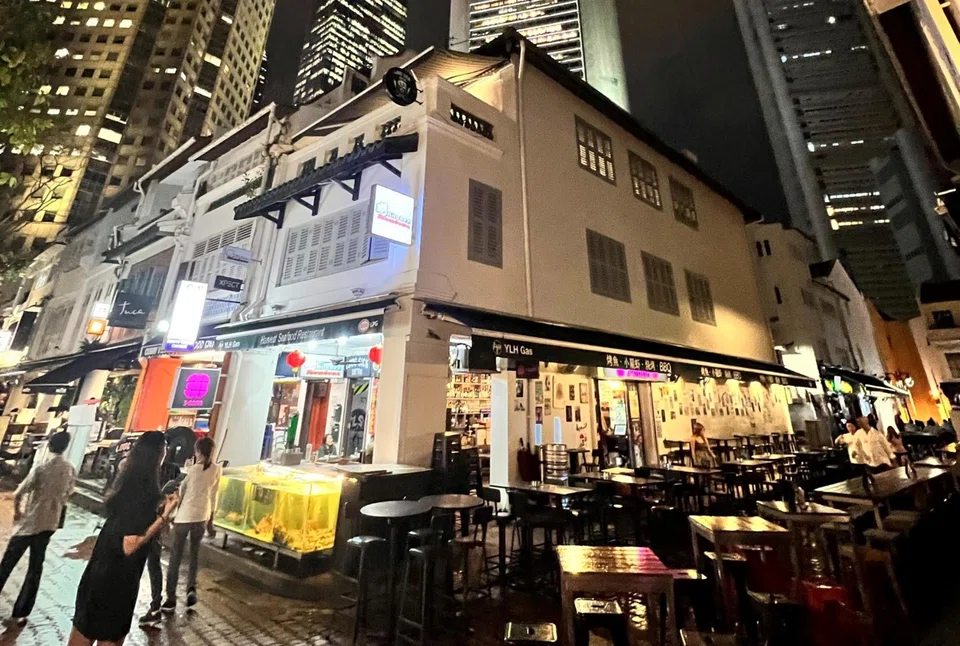 Based on a floor area of 3,700 sq ft, the price for 37 Boat Quay works out to around S$8,000 psf, a record for a conservation shophouse in Districts 1 and 2.