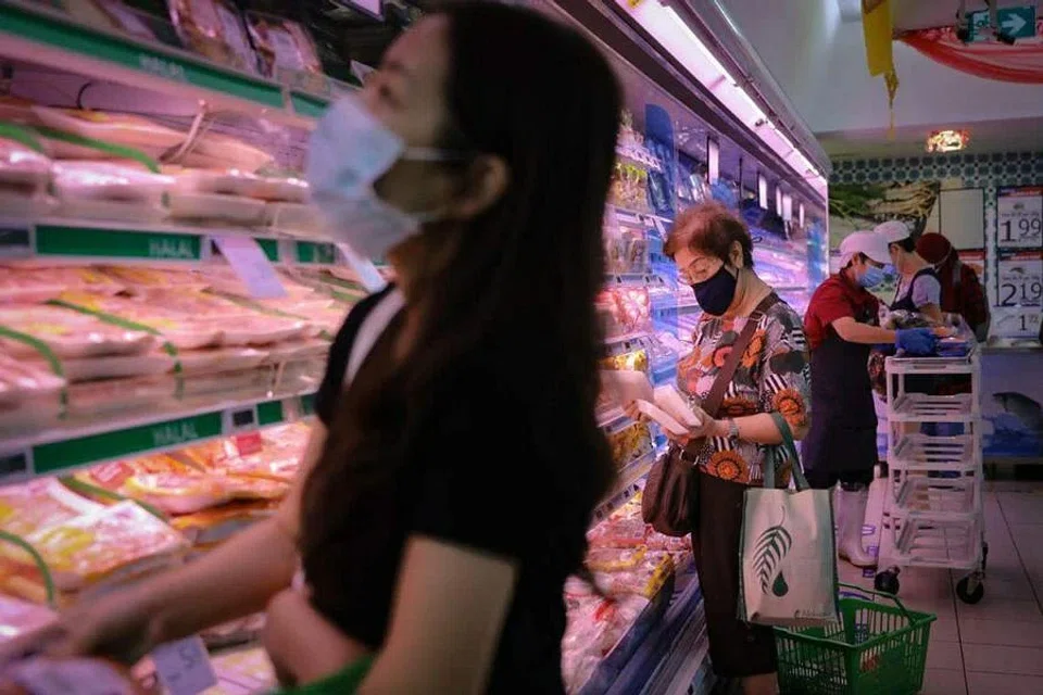 MAS and MTI maintains their 2023 inflation forecasts, as January's headline and core inflations rise/fall. 