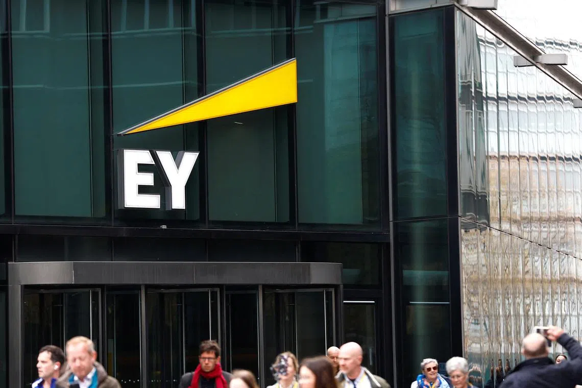 EY notes that investors prefer established insurtech companies with a proven track record amid a general flight to safety.
