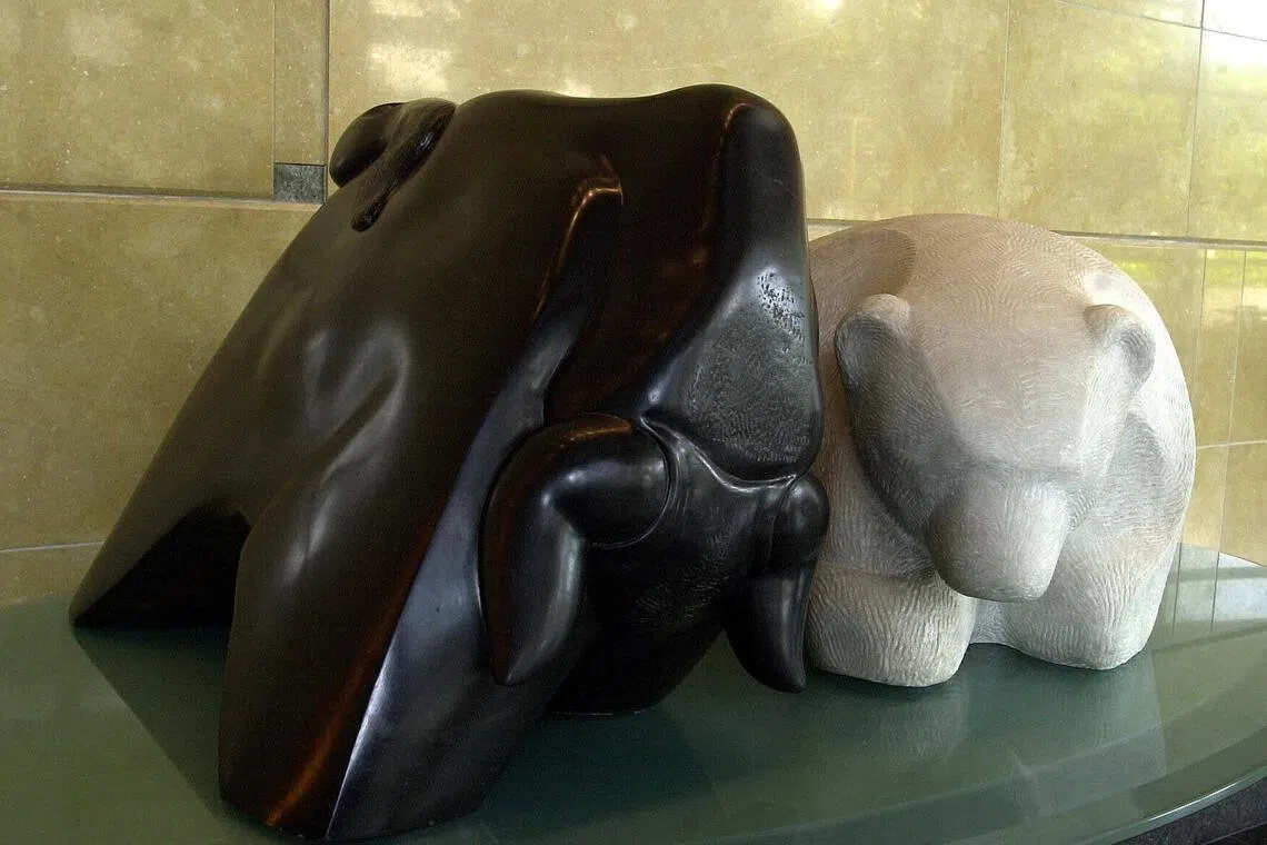 Bull & Bear sculptures at SGX Centre