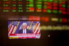 Many Wall Street economists are raising their growth forecasts in 2026, while Fed chief Powell's impression of the US economy remains rosy.