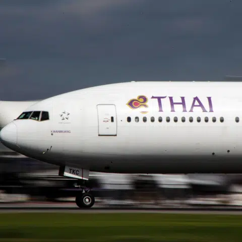 Asian airlines hoard liquidity to survive oil shock