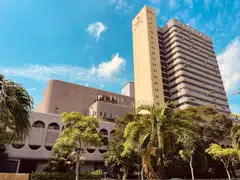 Golden Mile Tower comprises 405 strata lots, with a total of 251 retail units, 152 office units, a cinema and a carpark. 